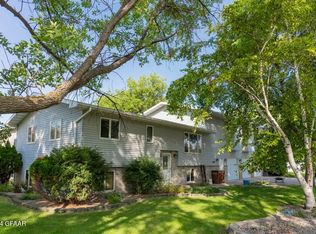1020 22nd St NW, East Grand Forks, MN 56721