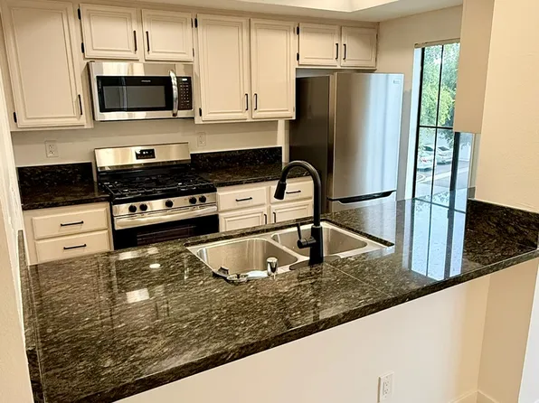 6956 Sandpiper Pl, Carlsbad, CA 92009