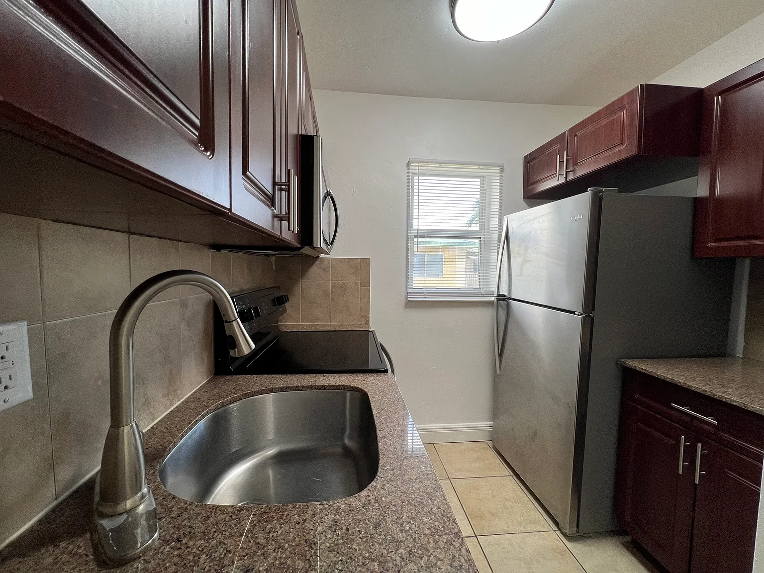 1 bed, 650 sqft, $1,600 — Photo 4