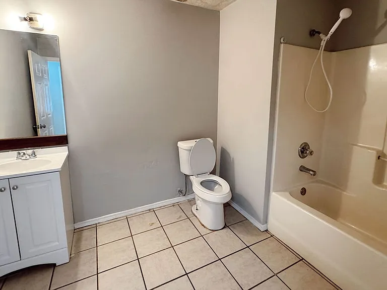 Valley View Apartments — Photo 12