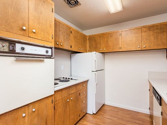 5th image of 1950 SW Camelot Ct #1056452