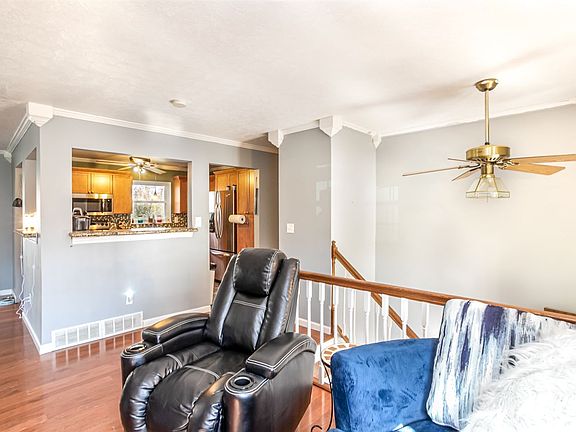 4th image of 6000 Belair Dr