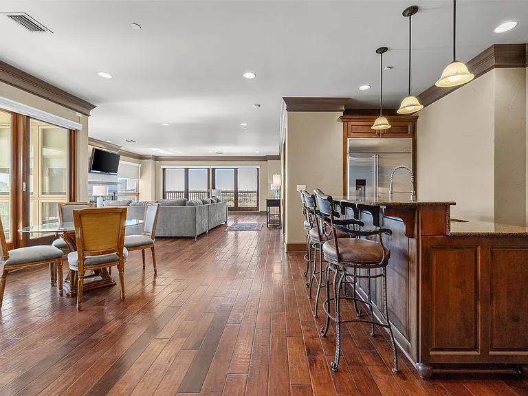 501 Samuels Ave #230 — Photo 5