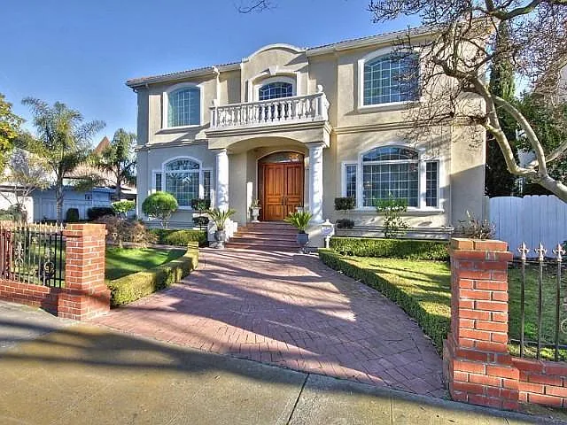 738 Palmera Ct