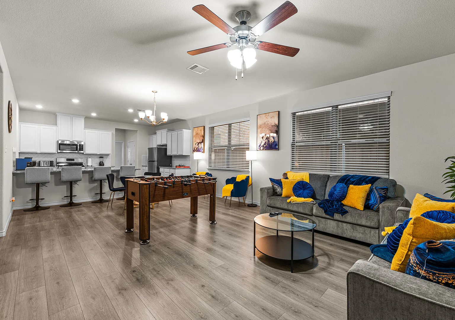 Aubrey// relocation// insurance //quite neighborhood — Photo 1