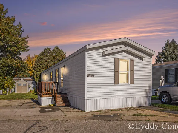 565 Sluyter St SE, Kentwood, MI 49548