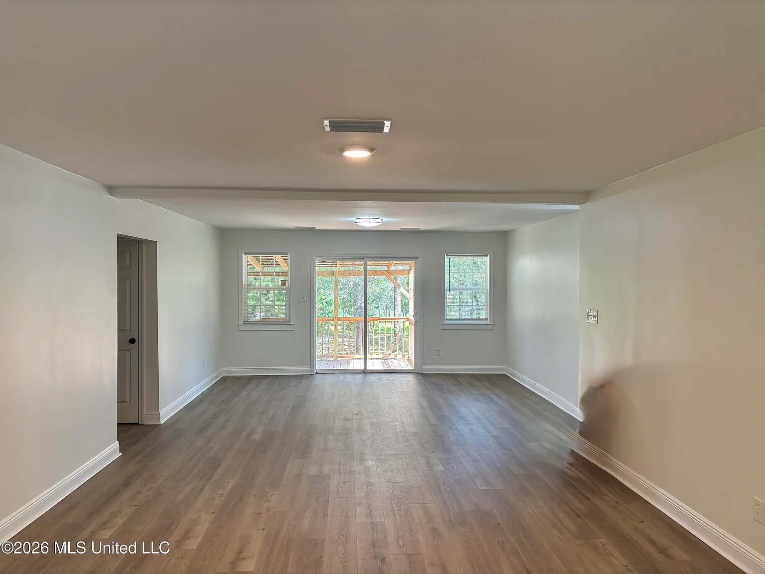 4 bed, 2.0 bath, 1992 sqft, $2,500 — Photo 4