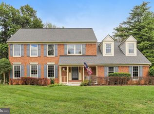 1 Byron Ct, Sterling, VA 20165