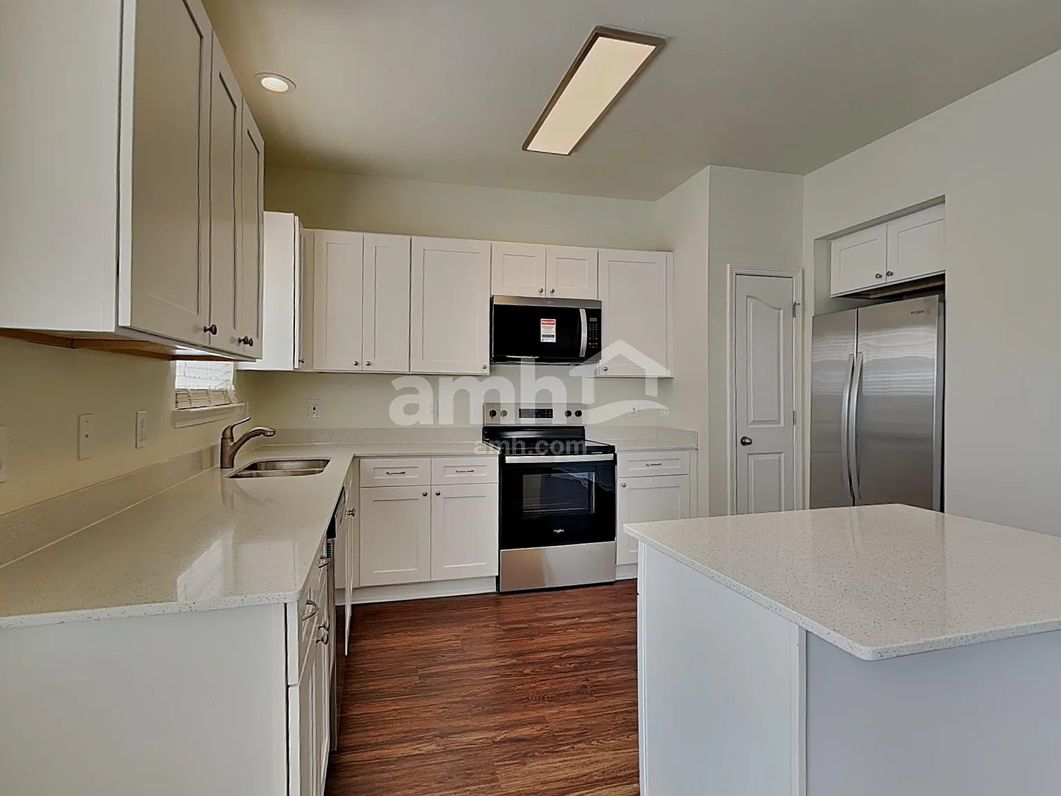4 bed, 2.5 bath, 2136 sqft, $2,325 — Photo 3