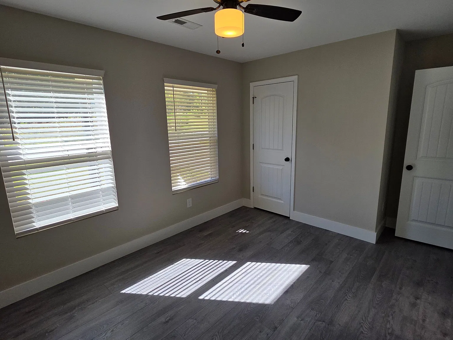 3 bed, 2.0 bath, 1300 sqft, $1,800 — Photo 3