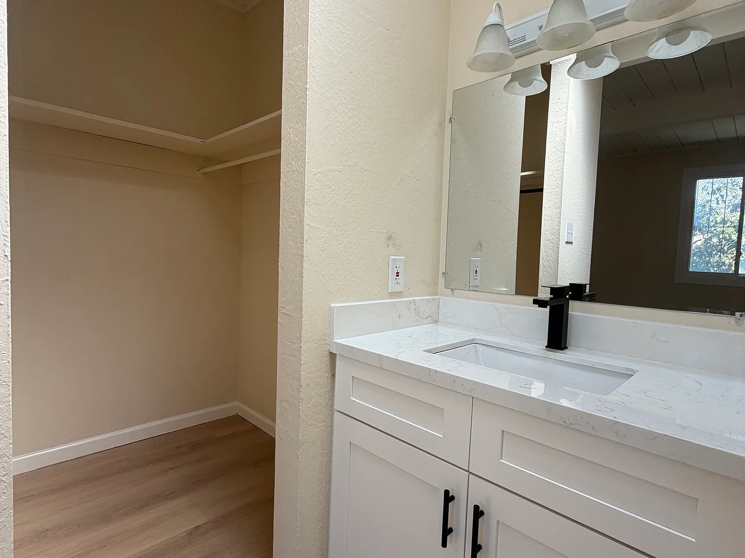 5 bed, 2.5 bath, 1726 sqft, $6,200 — Photo 4