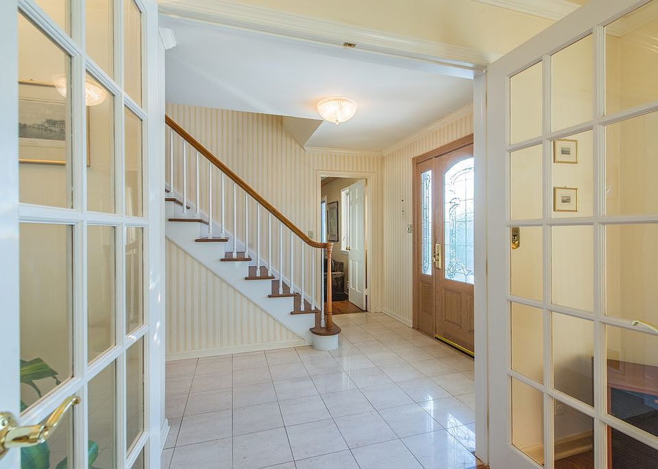 2nd image of 18 Timber Acres Rd