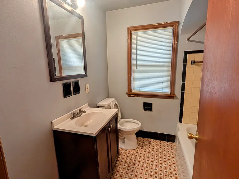 2915 W Capitol Dr #2 — Photo 5