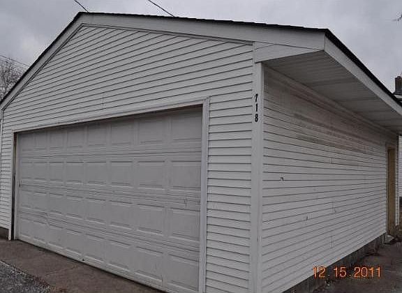 2nd image of 718 Thomas Ave