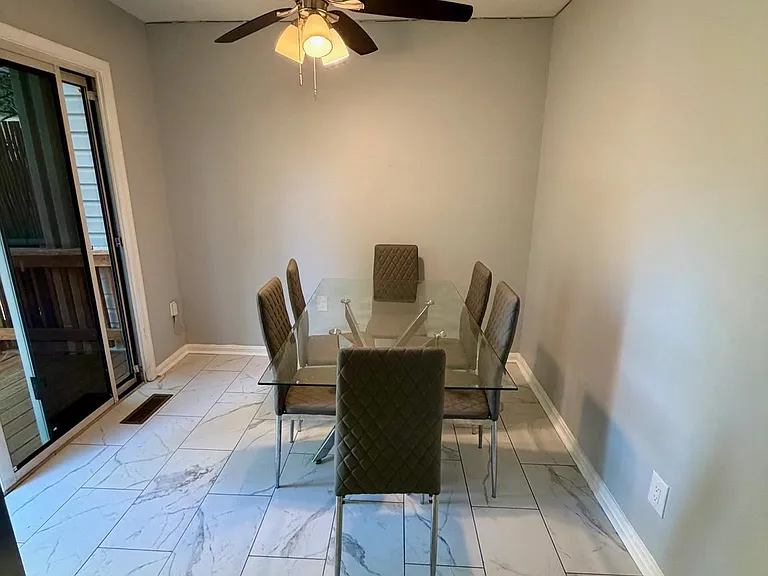 9804 Royal Commerce Pl — Photo 5
