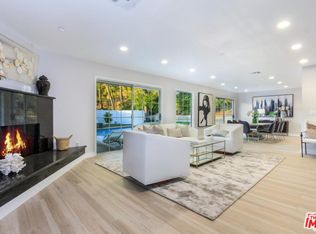 3950 Hayvenhurst Ave, Encino, CA 91436