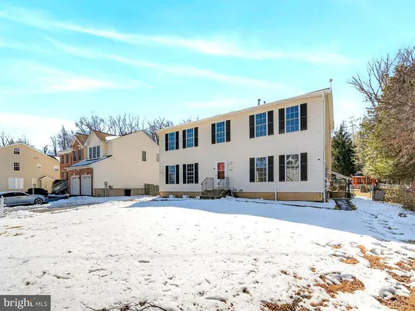 4047 White Haven Dr, Dumfries, VA 22026