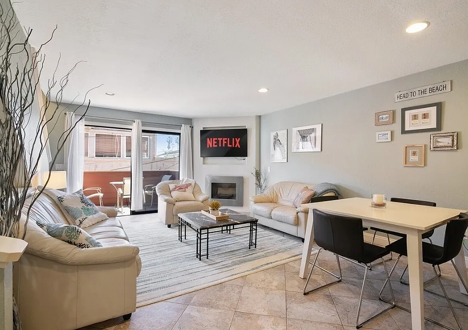 737 Seacoast Dr