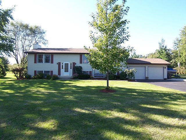 Lovely Home on 2 Beautiful Acres!