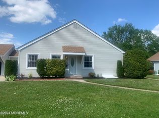 33 Plaza De Las Lobos UNIT A, Freehold, NJ 07728