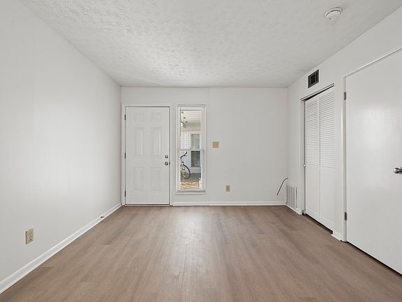 5th image of 695 Riverview Dr APT B1