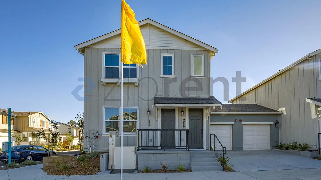 2 bed, 987 sqft, $1,995 — Photo 2