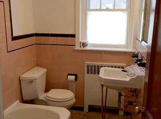 1901 Stanwood St, Philadelphia, PA 19152