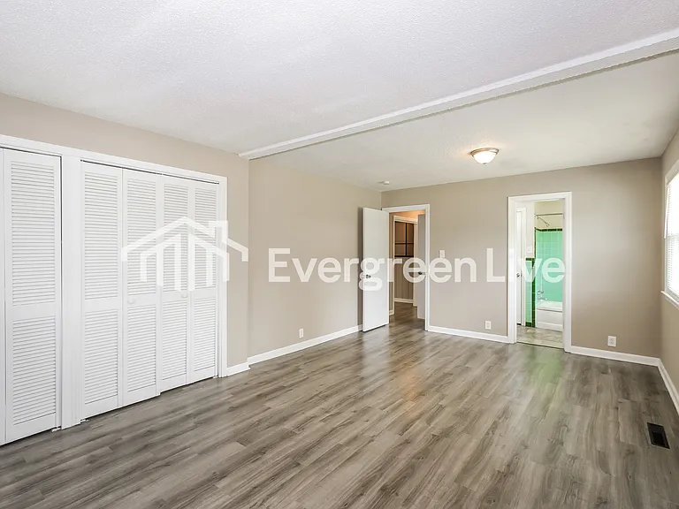 1114 Evans Rd — Photo 7