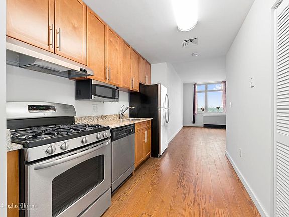 3rd image of 4028 College Point Blvd APT 1509