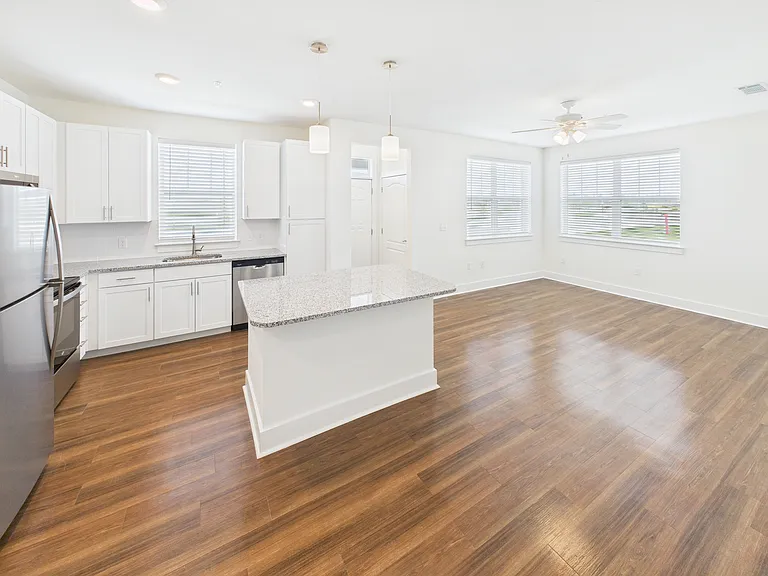 525 Quinn Ln #17-103 — Photo 2