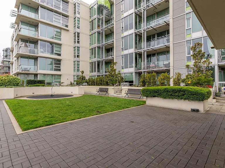 2528 Maple St #305 — Photo 21