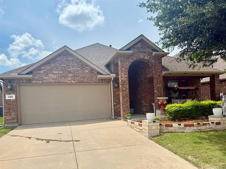 112 Rustic Oak Ln — Photo 2