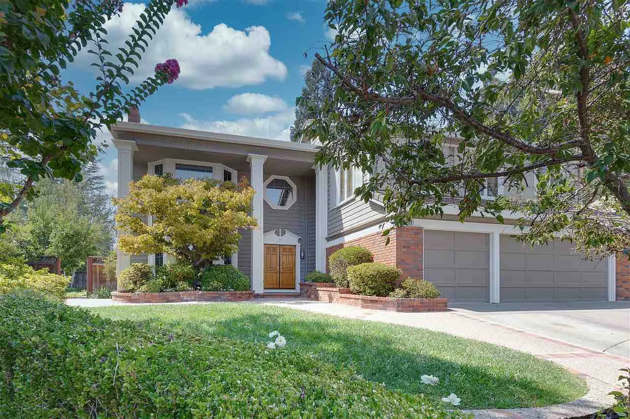 460 Edinburgh Cir photo 1
