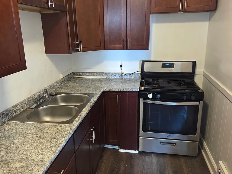 3341 W 122nd St #2 — Photo 3