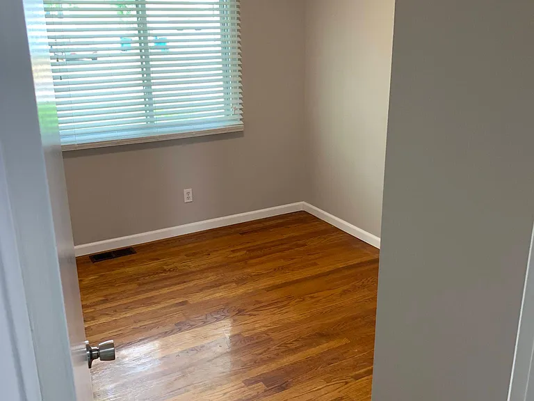 Front center bedroom