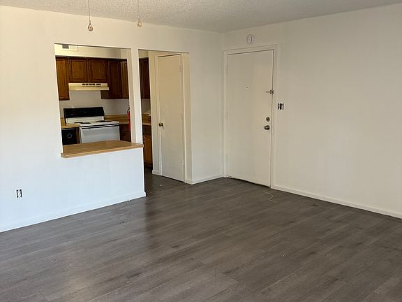 5th image of 502 Columbia Dr APT E