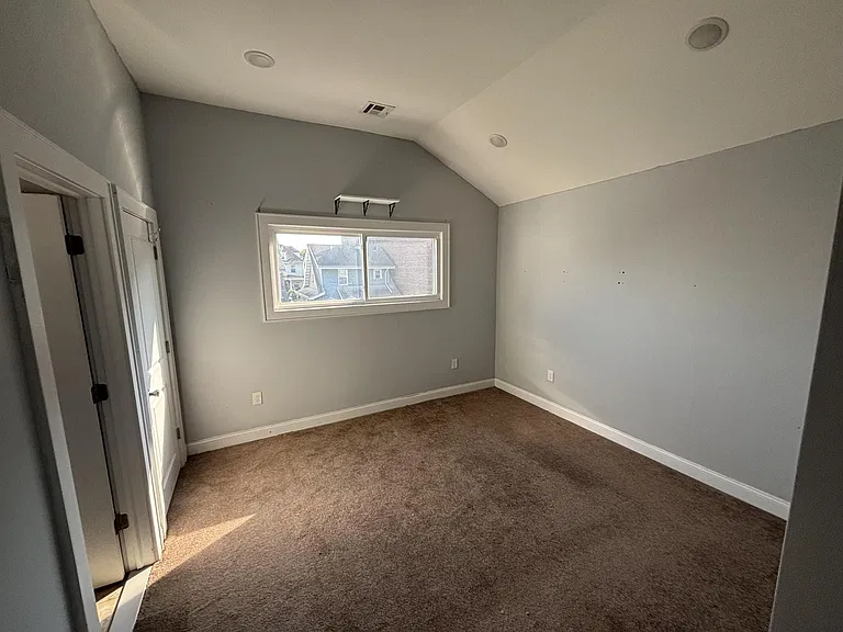 18 Van Cortland Pl — Photo 4
