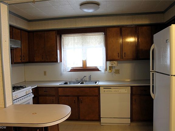 4th image of 921 Camden Ave SW