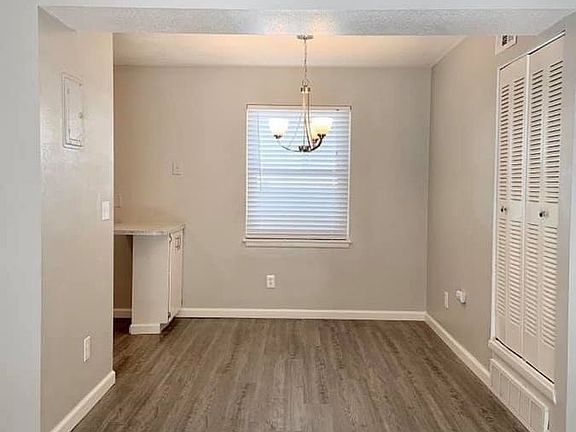 4th image of 4142 Oak St APT 11