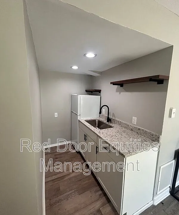 123 N Broad St #303