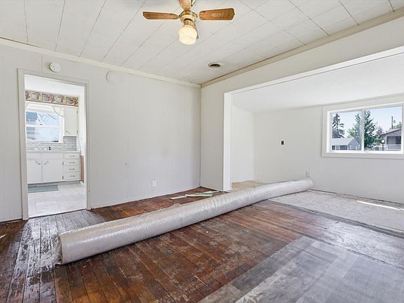 4th image of 610 Center St
