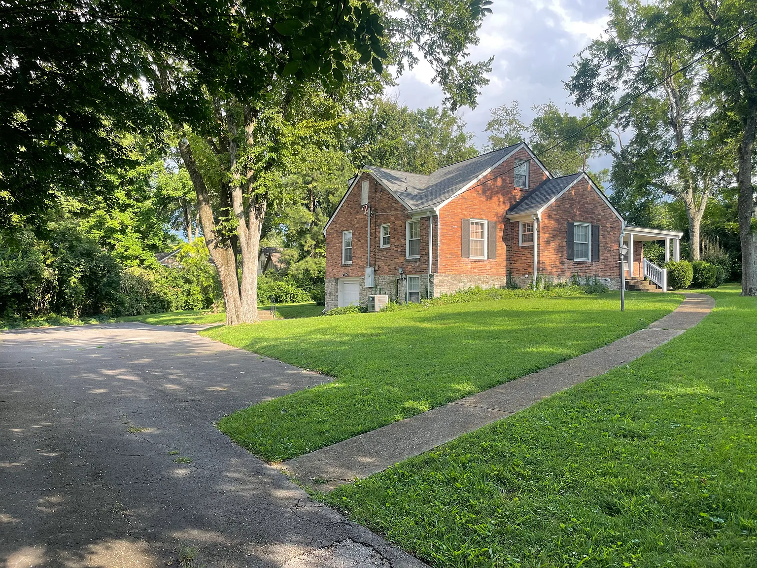 4 bed, 3856 sqft, $4,800 — Photo 3