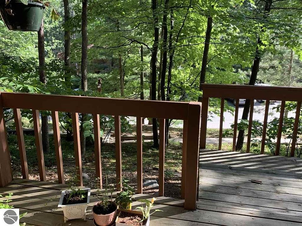 1st image of 3924 Sherwood Forest Dr