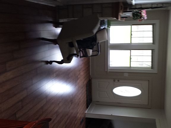 Entry way/sitting room