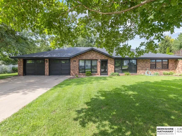 1004 E Eldora Ave, Weeping Water, NE 68463