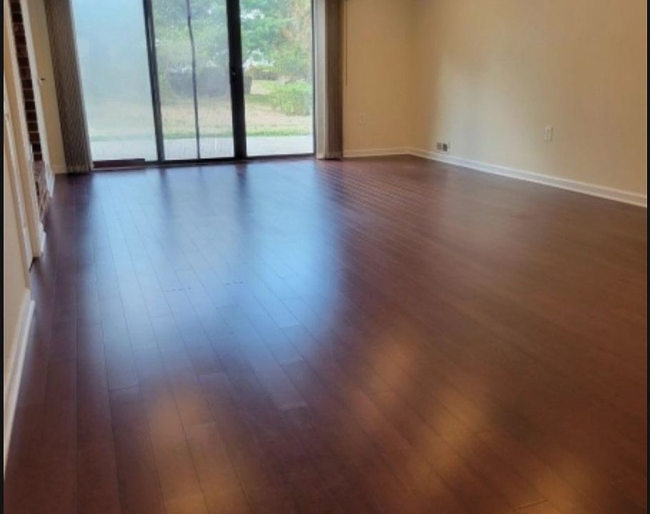 1st image of 230 Hampshire Ct