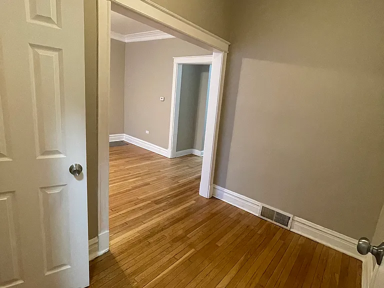 7556 S Langley Ave #1 — Photo 7