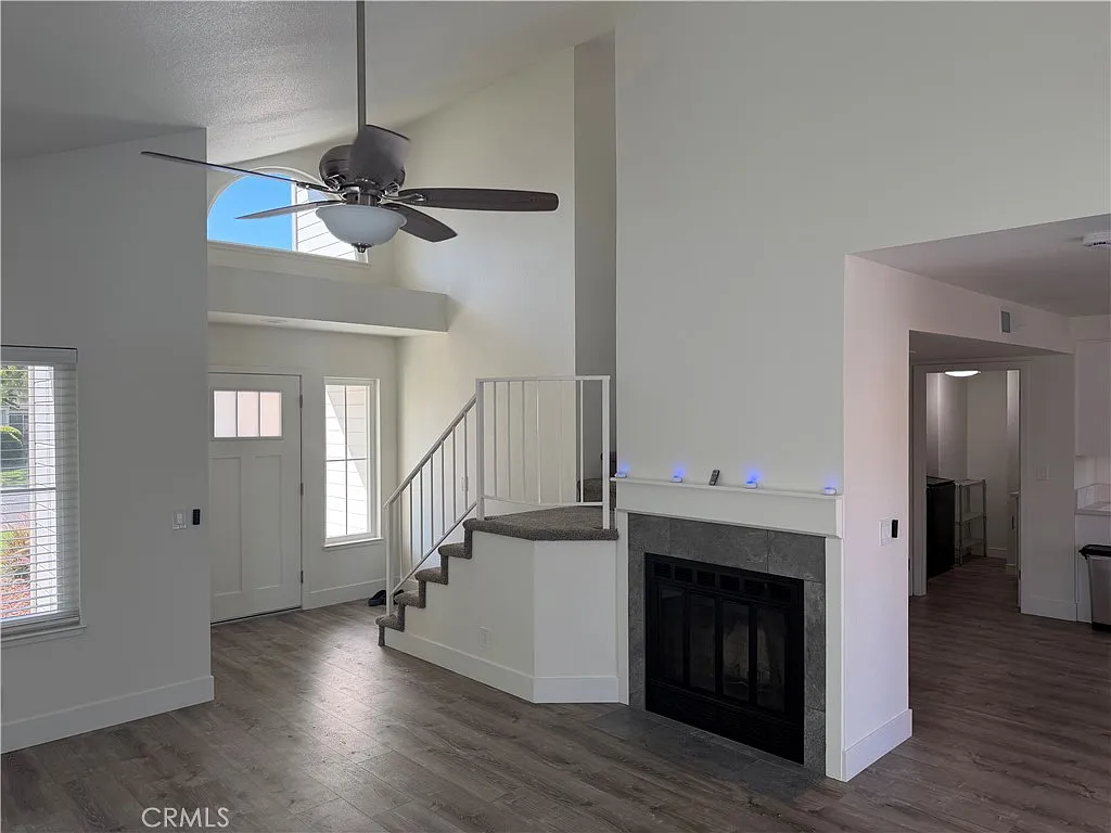 3 bed, 2.5 bath, 1286 sqft, $2,500 — Photo 4