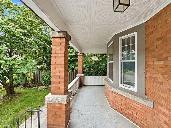 4th image of 1031 Carling Ave