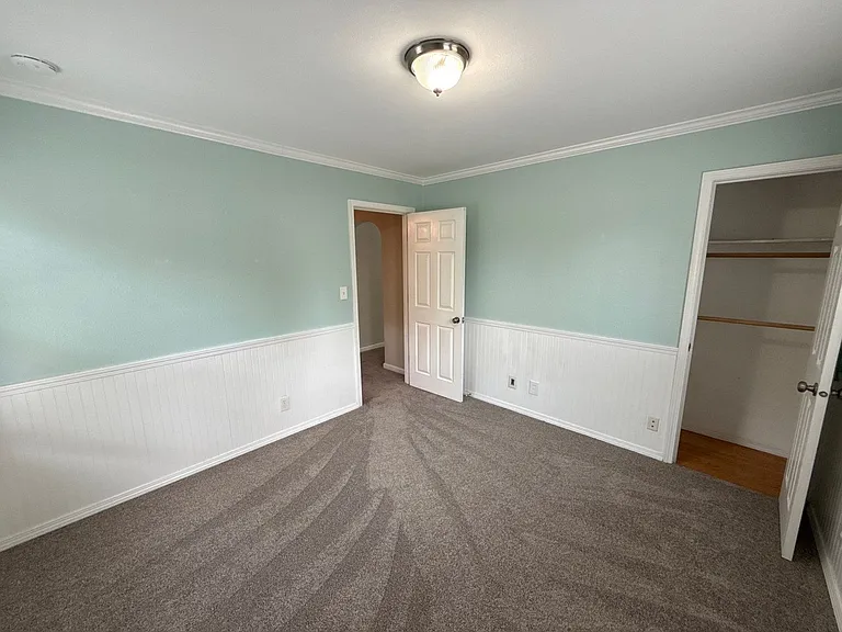 4627 Thorman Ave NE — Photo 11